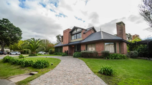 Casas, chalets en Alquiler — Avenida Jorge newbery