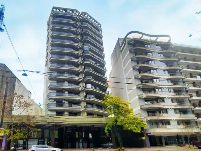 Departamentos, pisos y semipisos en Venta — Hipólito Yrigoyen