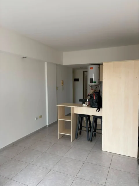 Departamentos, pisos y semipisos en Alquiler — Alberti 1500