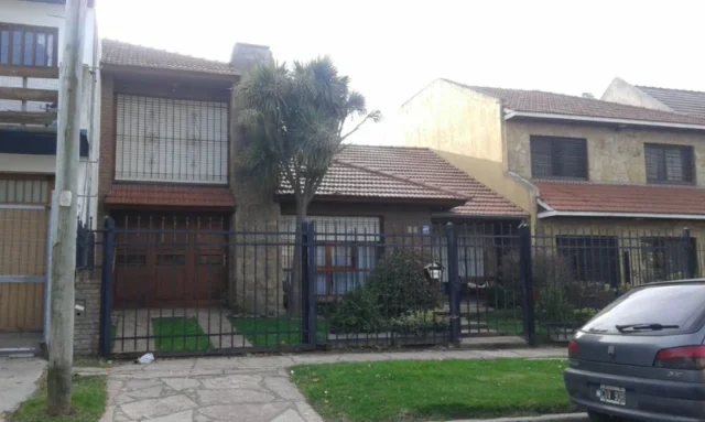 Casas, chalets en Venta — Vucetich 1967