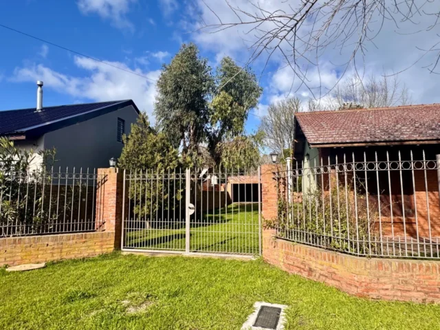 Casas, chalets en Venta — Corbeta Uruguay 4650