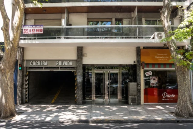 Departamentos, pisos y semipisos en Venta — Av Colon 1930