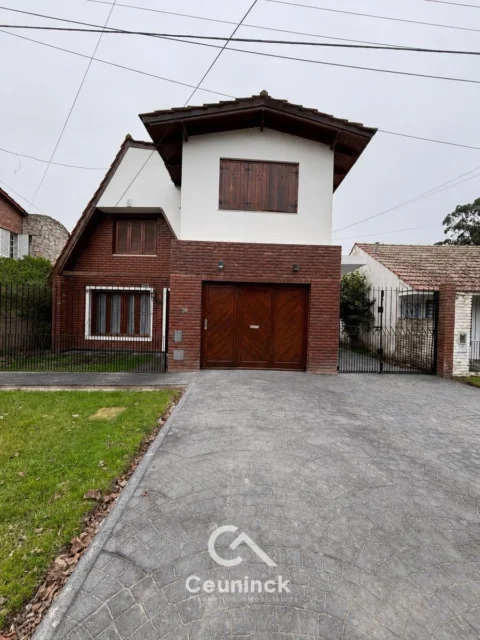 Casas, chalets en Venta — Pelayo 2100