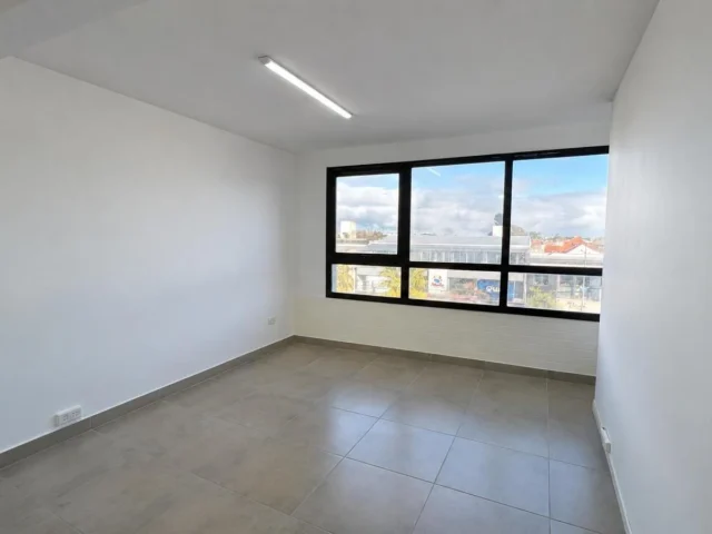Oficinas en Alquiler — Constitucion 5073