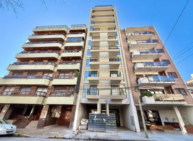 Departamentos, pisos y semipisos en Venta — Balcarce 3445