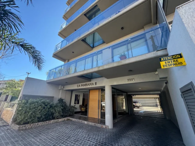 Departamentos, pisos y semipisos en Venta — Ayacucho 3331