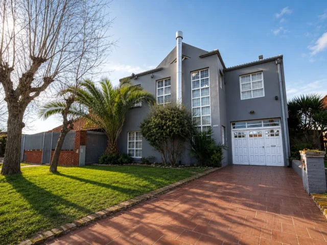 Casas, chalets en Venta — Lijo Lopez 4800