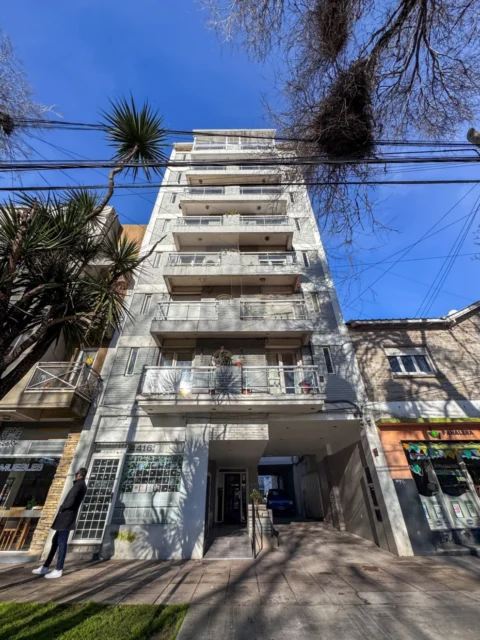Departamentos, pisos y semipisos en Alquiler — Av. Libertad 4422