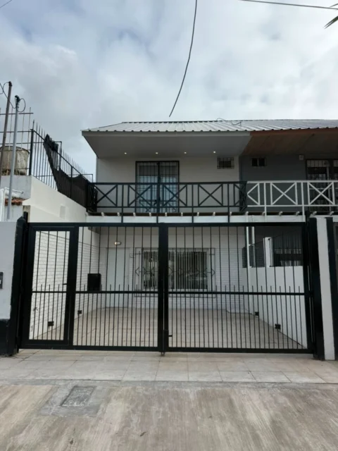 Dúplex en Venta — Libres Del Sud 700