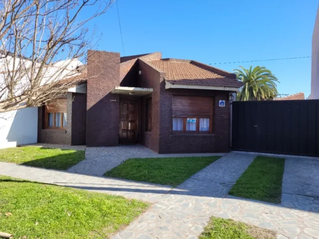Casas, chalets en Venta — C. 18 1022