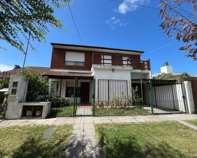 Casas, chalets en Venta — Carasa 6700