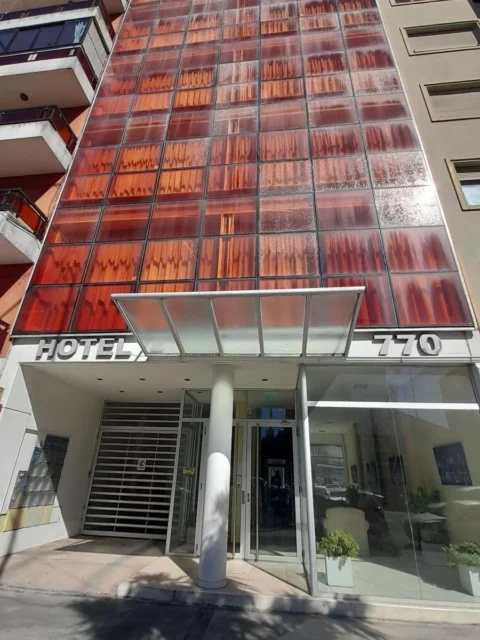 Hoteles en Venta — Independencia 700