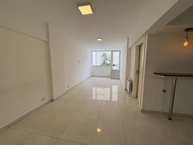 Departamentos, pisos y semipisos en Alquiler — Colon 2500