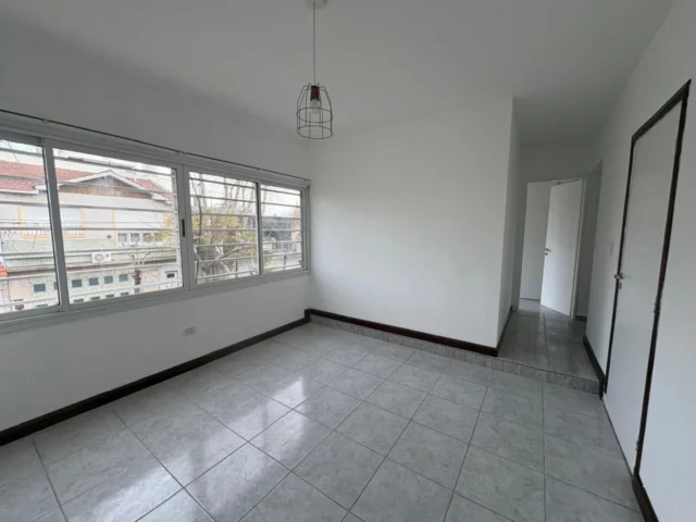 Departamentos, pisos y semipisos en Alquiler — Ituzaingo 3679