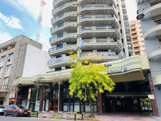 Departamentos, pisos y semipisos en Venta — HIPOLITO YRIGOYEN 1500