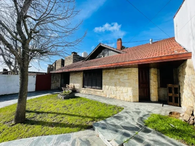 Casas, chalets en Venta — GONZALEZ CHAVEZ 2400