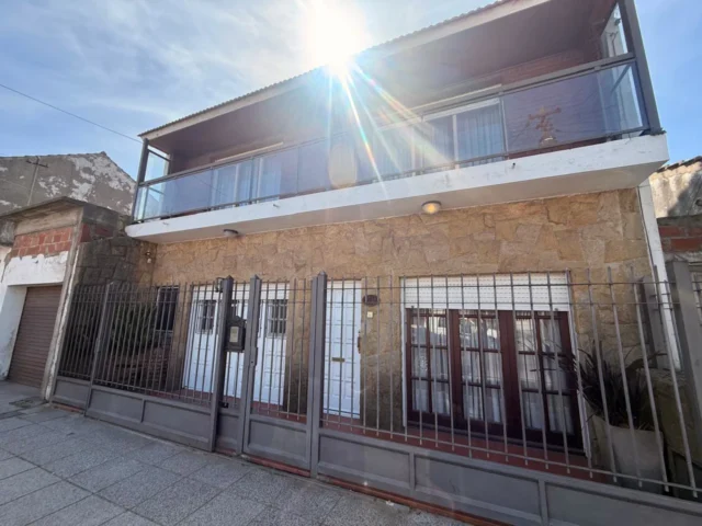 Casas, chalets en Venta — AV VERTIZ 3700