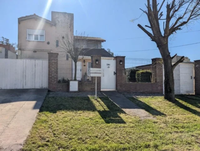 Casas, chalets en Venta — Vucetich y Benito Linch