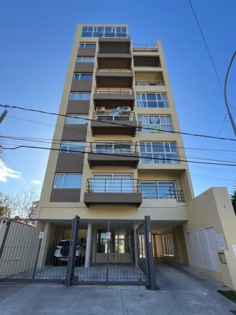 Departamentos, pisos y semipisos en Alquiler — Avenida de los trabajadores y carasa