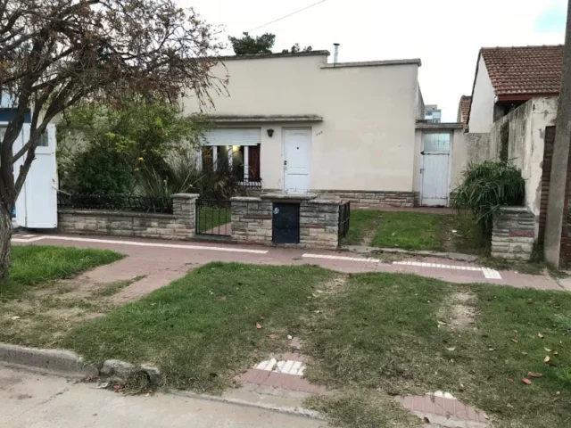 Casas, chalets en Venta — C. 9 638