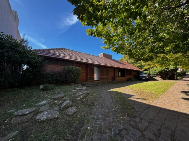 Casas, chalets en Venta — Av. 31 965