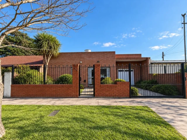 Casas, chalets en Venta — Florisbelo Acosta 6876