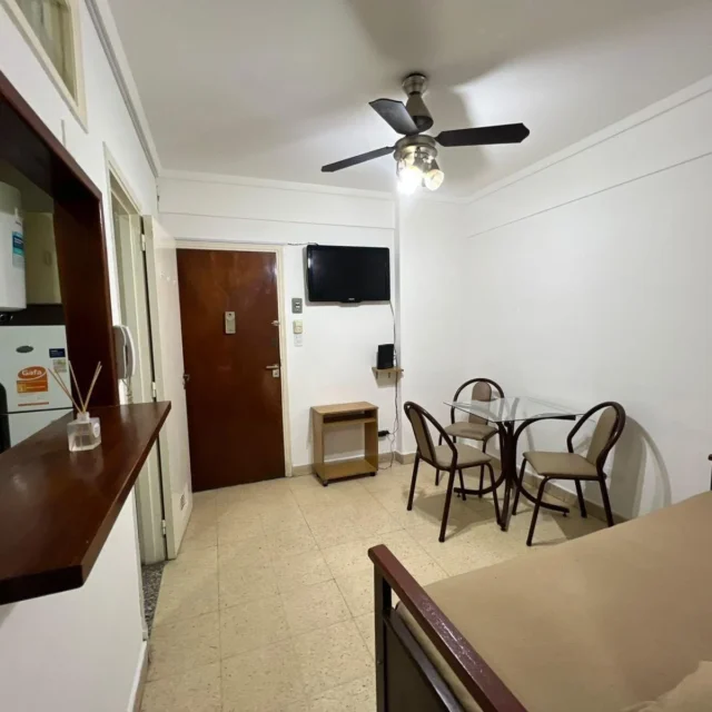Departamentos, pisos y semipisos en Alquiler — Corrientes 2042 6 H