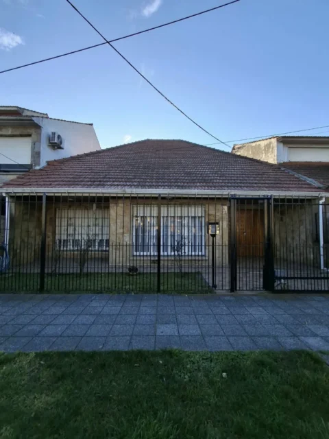 Casas, chalets en Venta — funes 265