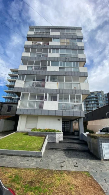 Departamentos, pisos y semipisos en Venta — Gurierrez 945