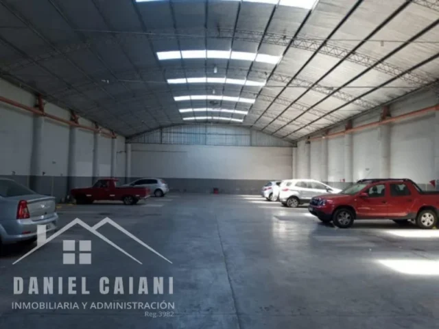 Cocheras y garages en Alquiler — Hipólito Yrigoyen 3800