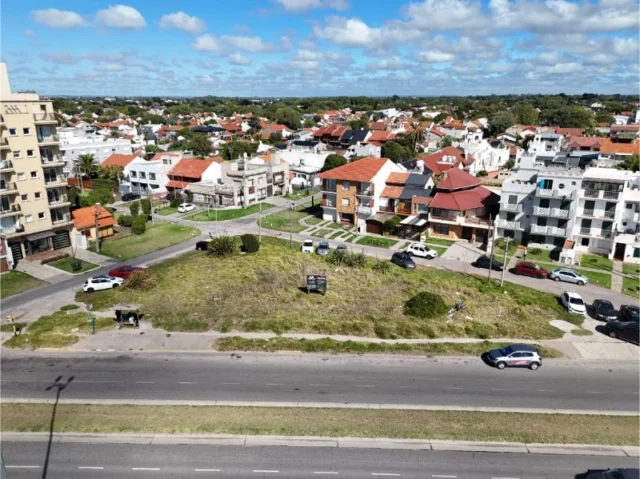 Lotes y terrenos en Venta — Félix U. Camet 2000