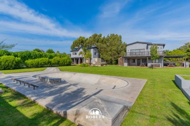 Casas, chalets en Venta — C. 12 4250