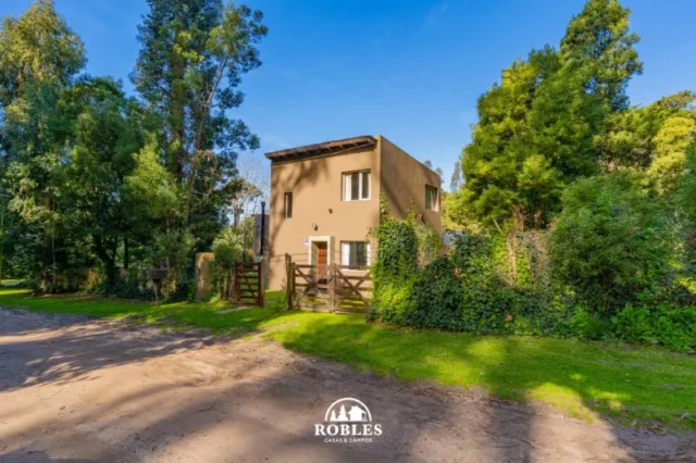 Casas, chalets en Venta — Tupac amaru y Calchaquies