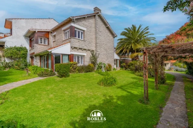 Casas, chalets en Venta — Avellaneda 546