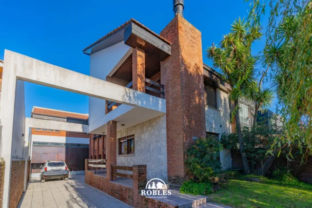Casas, chalets en Venta — Beltrami 2868