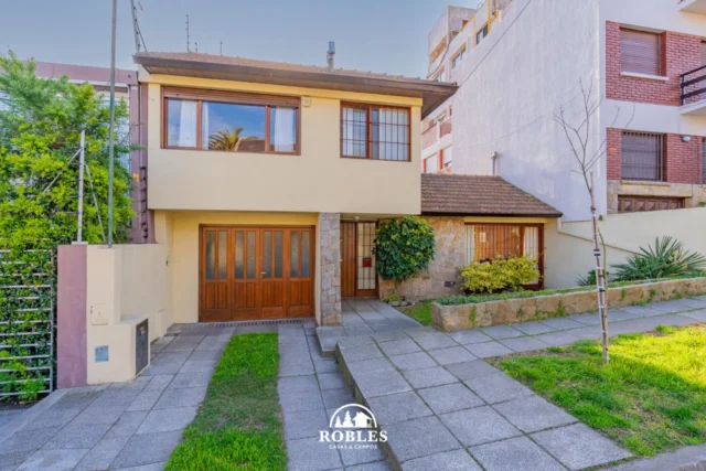 Casas, chalets en Venta — Mendoza 2563