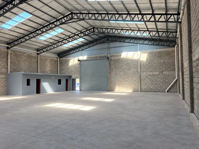 Galpones en Alquiler — Saavedra 6100