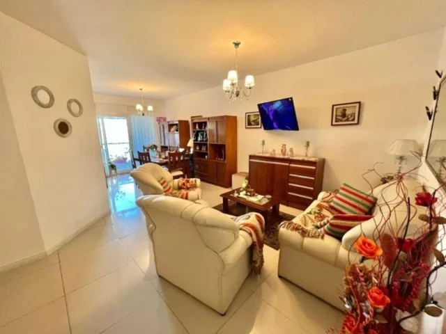 Departamentos, pisos y semipisos en Venta — Bolivar 3536