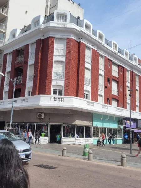 Departamentos, pisos y semipisos en Alquiler para Estudiantes — Rivadavia 2100