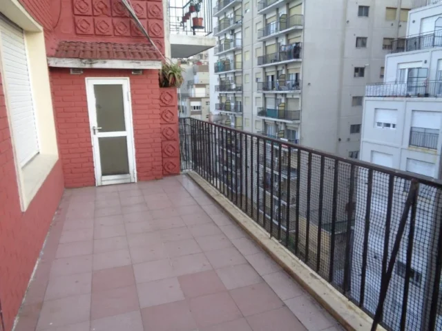 Departamentos, pisos y semipisos en Alquiler por Día — Moreno 2200