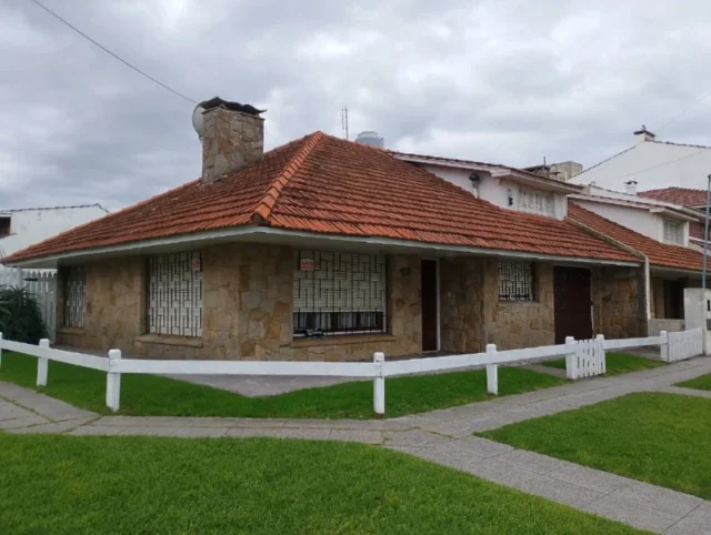 Casas, chalets en Venta — Esquiú