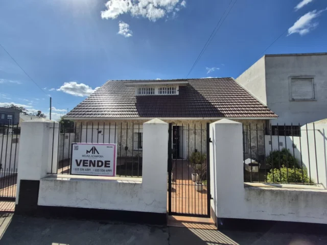 Casas, chalets en Venta — Benito Lynch 2981