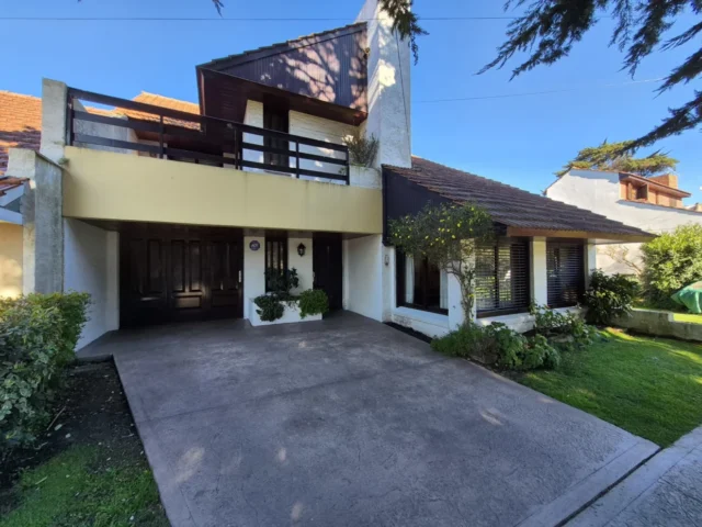 Casas, chalets en Venta — Pedraza 1548