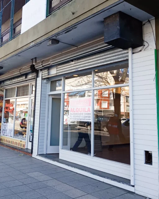 Locales en Alquiler — Av. Independencia y Castelli