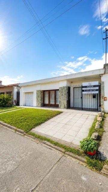 Casas, chalets en Venta — Remedios de Escalada 1361