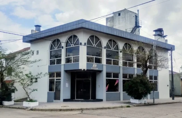Locales en Alquiler — Elcano 4620