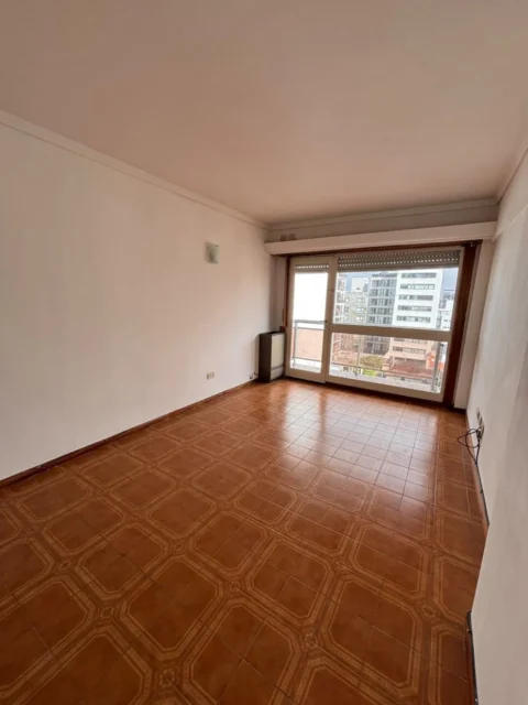 Departamentos, pisos y semipisos en Alquiler — Alberti 2359