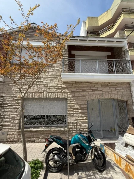 Casas, chalets en Venta — lamadrid 2732