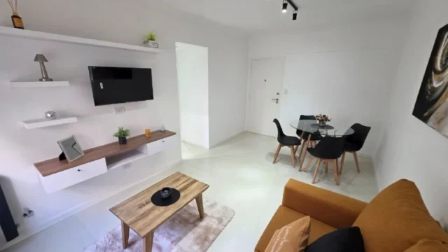 Departamentos, pisos y semipisos en Venta — Bolívar 2306