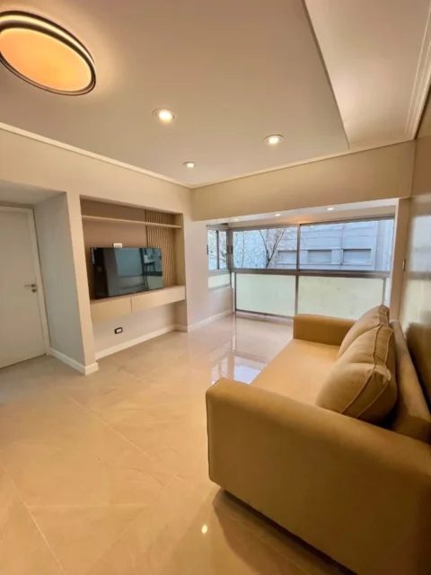 Departamentos, pisos y semipisos en Venta — Moreno 2500